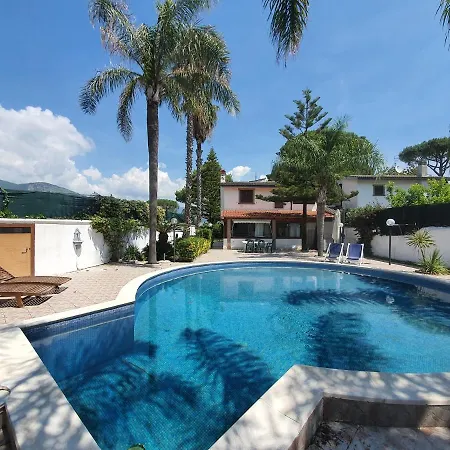 Campy - Con Piscina Privata A 50 Metri Dal Mare